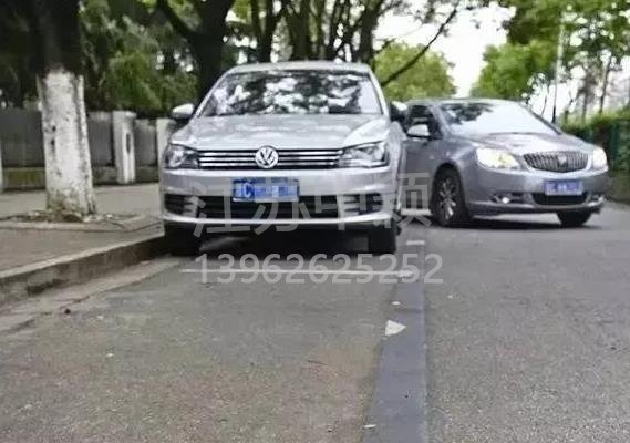 車停在車位也被貼處罰單子？交通警察：這三種停車方式也算違規(guī)！