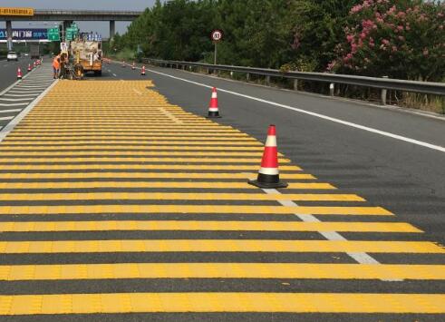 蘇州道路劃線廠家解讀振蕩標(biāo)線與道路標(biāo)線的區(qū)別在哪？